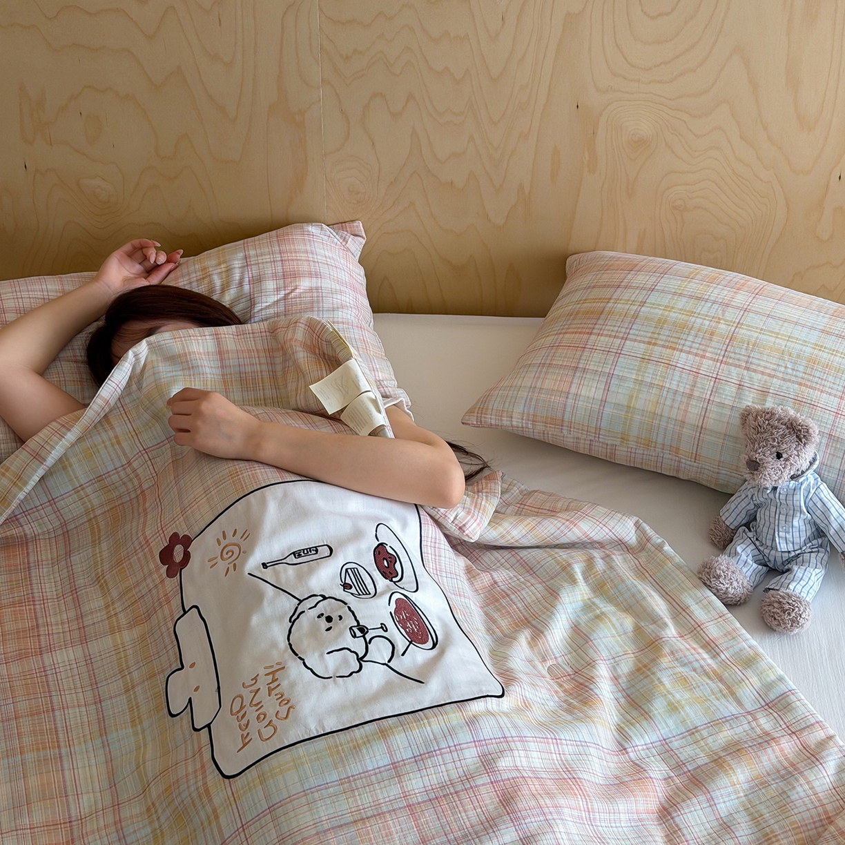 91家纺网 家纺一手货源 找家纺 一加一 2026新款全棉双层纱贴布绣大豆夏被-格格乐园 粉彩早餐熊