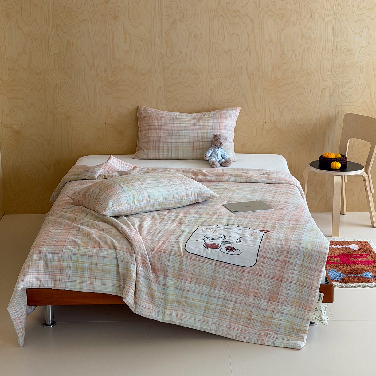 91家纺网 家纺一手货源 找家纺 一加一 2026新款全棉双层纱贴布绣大豆夏被-格格乐园 粉彩早餐熊