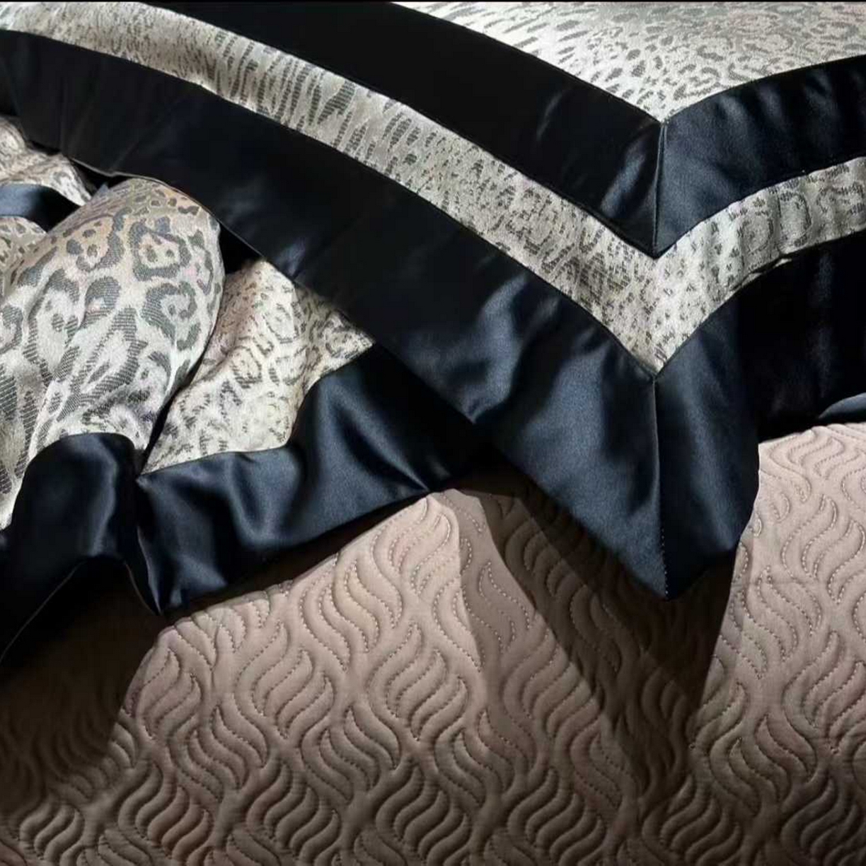 91家纺网 家纺一手货源 找家纺 edra 2026新款真丝天丝轻奢提花床盖款四件套 魅惑