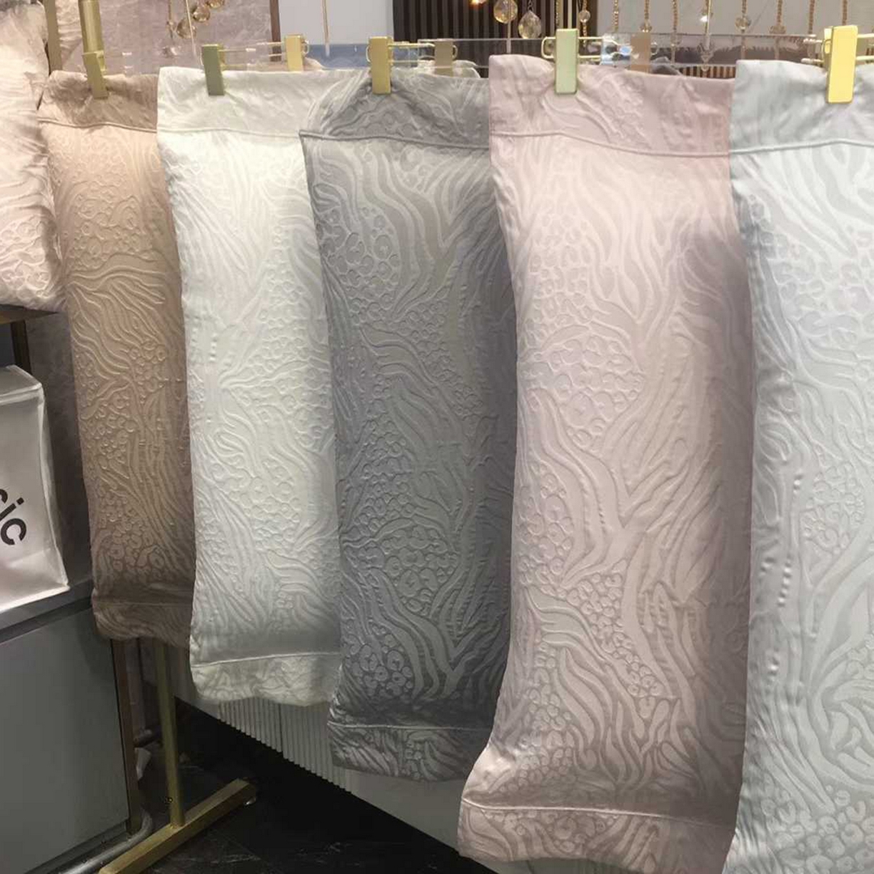 91家纺网 家纺一手货源 找家纺 edra 2026新款纯棉长绒棉轻奢拉花床盖款四件套-薇诺娜 薇诺娜-咖