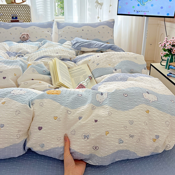 91家纺网 家纺一手货源 找家纺 梦纤绒 2026春夏新款简单款泡芙纱印花四件套 果子小象