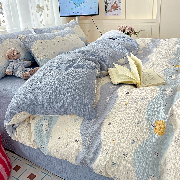 91家纺网 家纺一手货源 找家纺 梦纤绒 2026春夏新款简单款泡芙纱印花四件套 果子小象