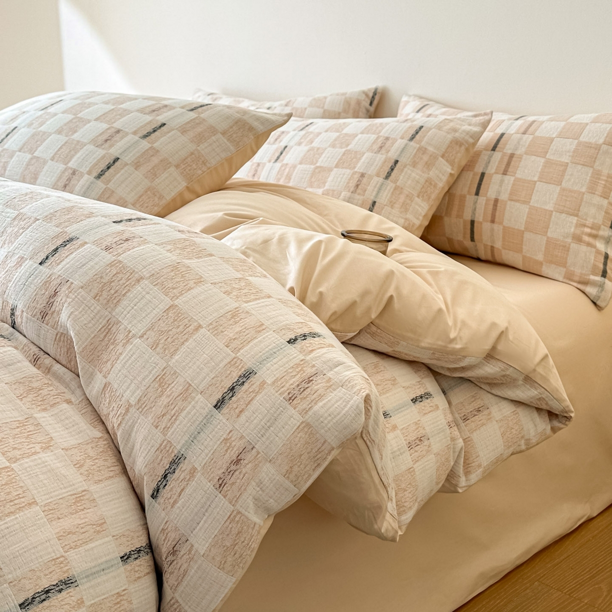 91家纺网 家纺一手货源 找家纺 眠博士 2026新款色织水洗双层纱提花四件套 曲奇卡其格