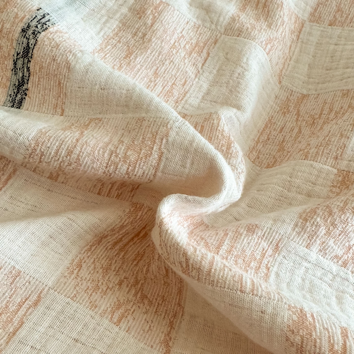 91家纺网 家纺一手货源 找家纺 眠博士 2026新款色织水洗双层纱提花四件套 曲奇卡其格