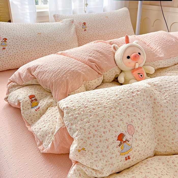 91家纺网 家纺一手货源 找家纺 梦纤绒 2026春夏新款简单款泡芙纱印花四件套 花影女孩