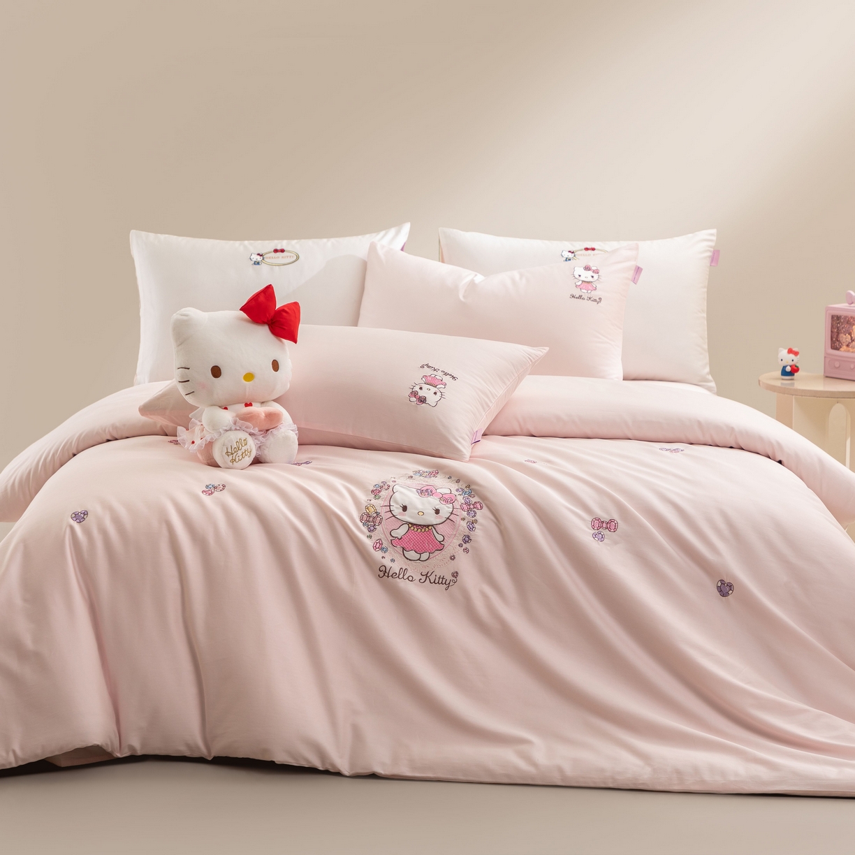 91家纺网 家纺一手货源 找家纺 卡巴伦家纺 2026新款正版hellokitty长绒棉全棉纯棉四件套【联系客服获取授权后才可售卖】 宝藏kt