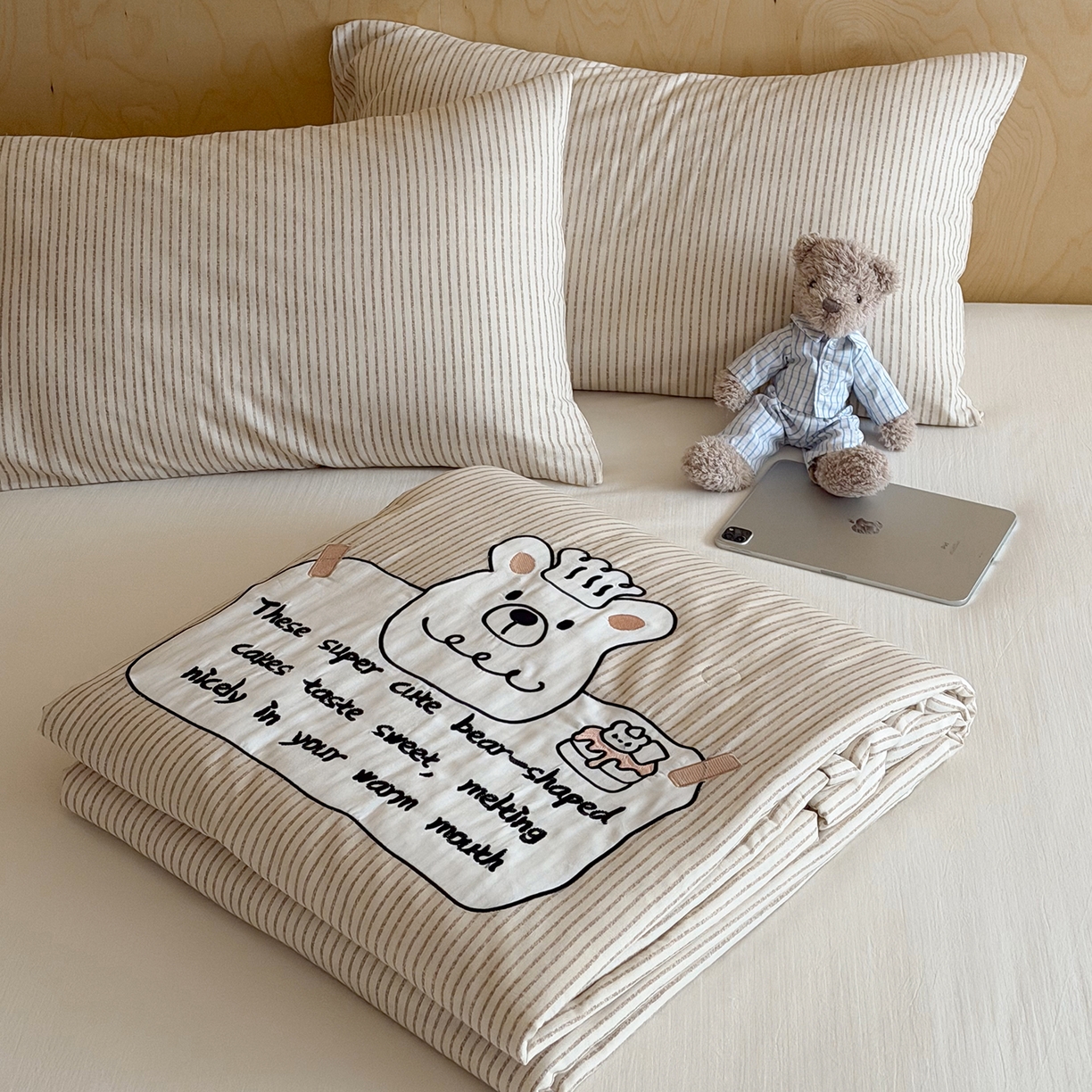 一加一 2026新款全棉双层纱贴布绣大豆夏被-格格乐园 米白小熊