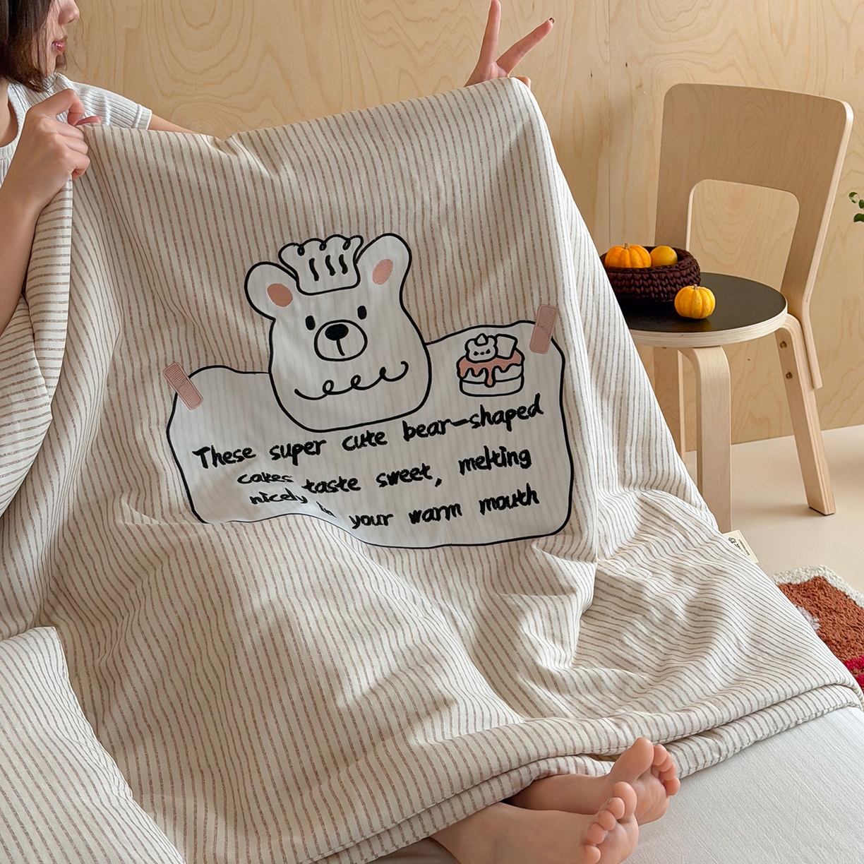 91家纺网 家纺一手货源 找家纺 一加一 2026新款全棉双层纱贴布绣大豆夏被-格格乐园 米白小熊