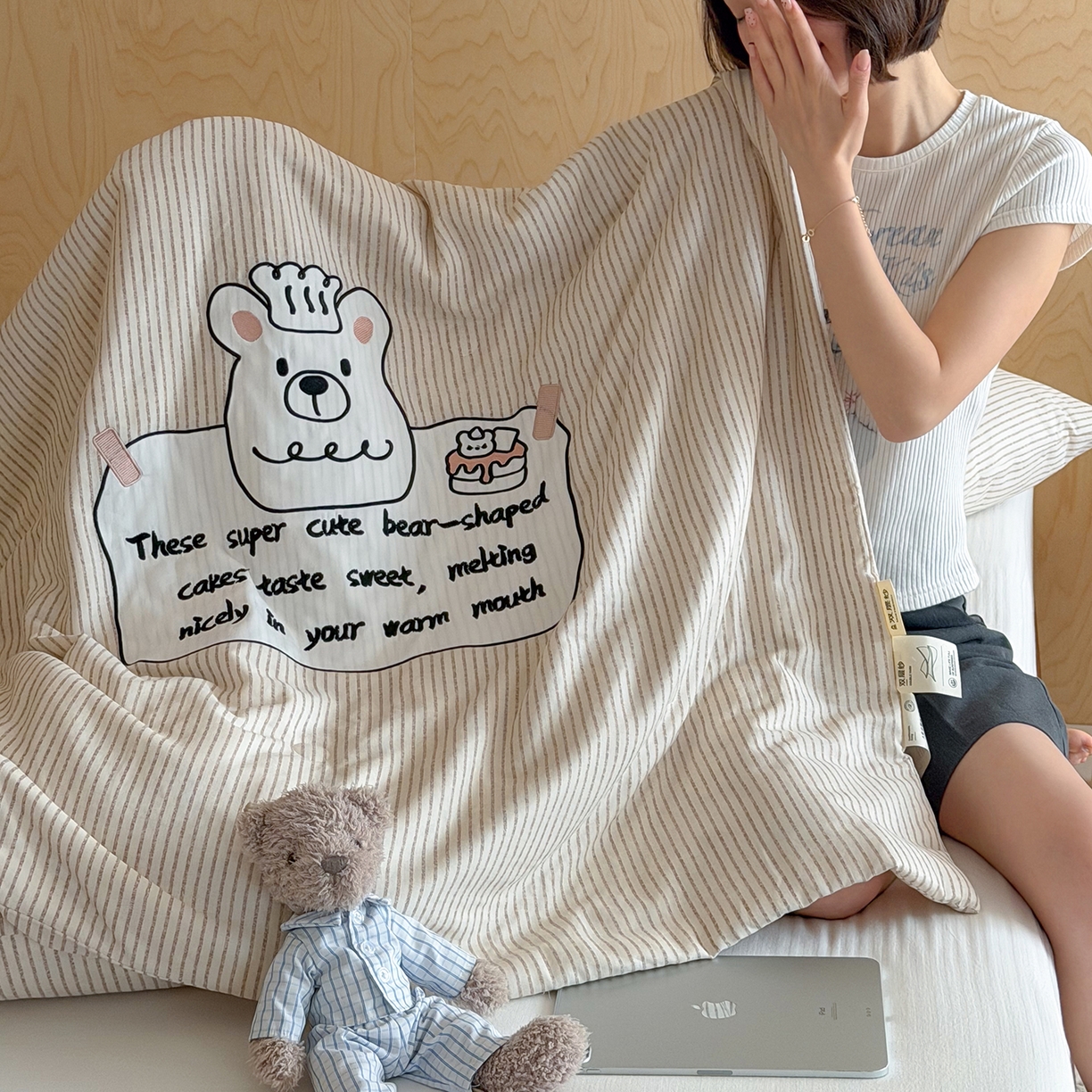 91家纺网 家纺一手货源 找家纺 一加一 2026新款全棉双层纱贴布绣大豆夏被-格格乐园 米白小熊