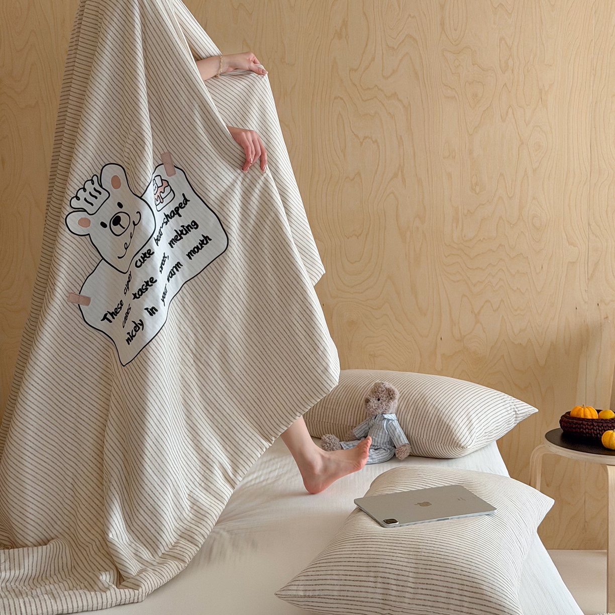 91家纺网 家纺一手货源 找家纺 一加一 2026新款全棉双层纱贴布绣大豆夏被-格格乐园 米白小熊