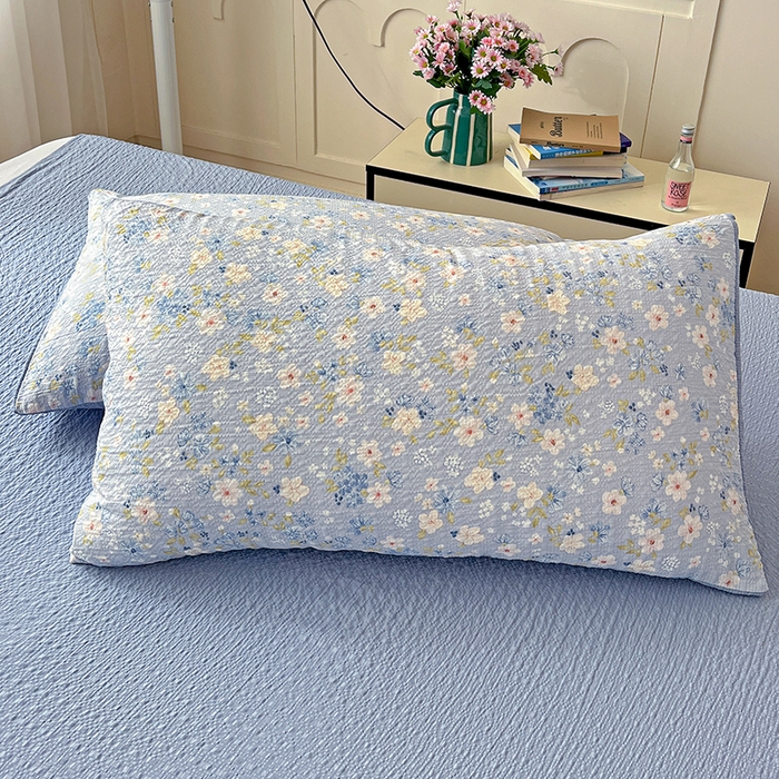 91家纺网 家纺一手货源 找家纺 梦纤绒 2026春夏新款简单款泡芙纱印花四件套 蓝樱