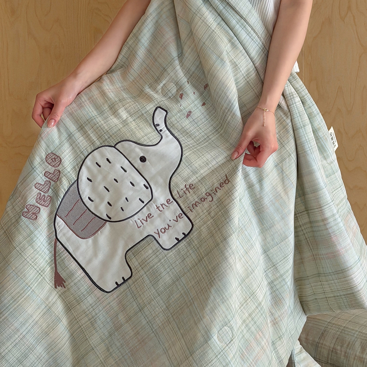 91家纺网 家纺一手货源 找家纺 一加一 2026新款全棉双层纱贴布绣大豆夏被-格格乐园 软萌小象