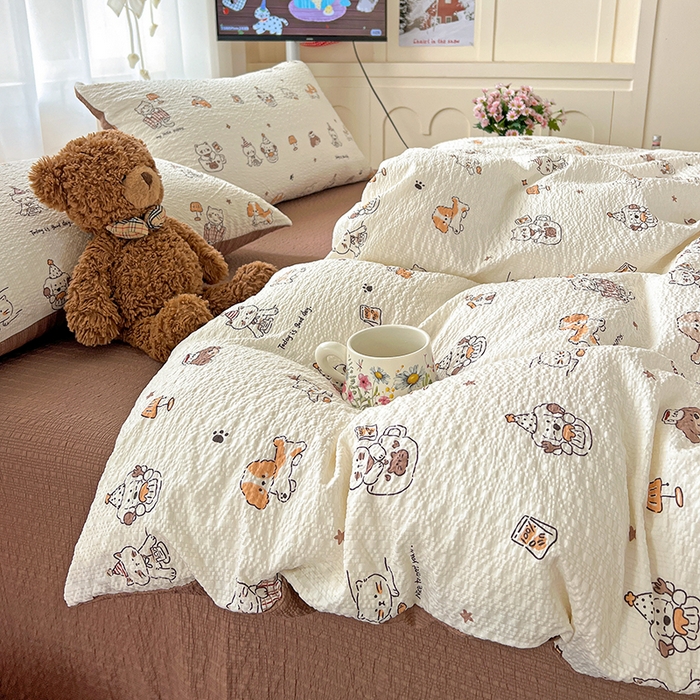 91家纺网 家纺一手货源 找家纺 梦纤绒 2026春夏新款简单款泡芙纱印花四件套 萌宠派对