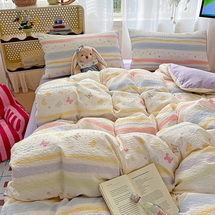 91家纺网 家纺一手货源 找家纺 梦纤绒 2026春夏新款简单款泡芙纱印花四件套 梦幻蝶影