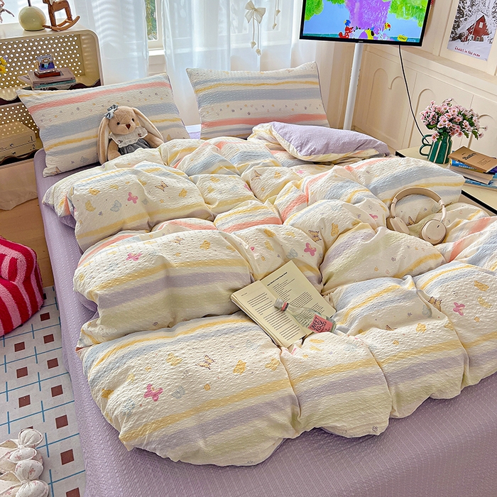 91家纺网 家纺一手货源 找家纺 梦纤绒 2026春夏新款简单款泡芙纱印花四件套 梦幻蝶影