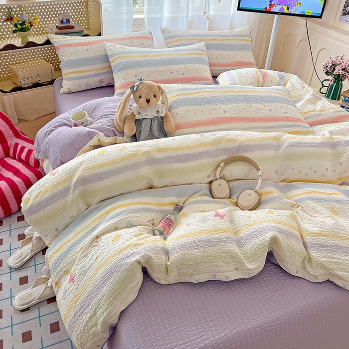 91家纺网 家纺一手货源 找家纺 梦纤绒 2026春夏新款简单款泡芙纱印花四件套 梦幻蝶影