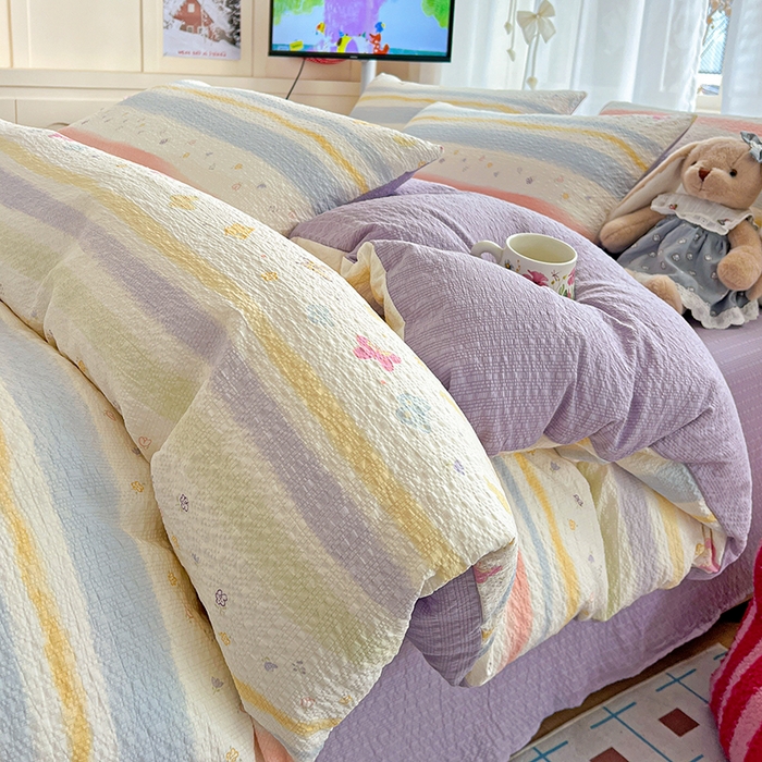 91家纺网 家纺一手货源 找家纺 梦纤绒 2026春夏新款简单款泡芙纱印花四件套 梦幻蝶影