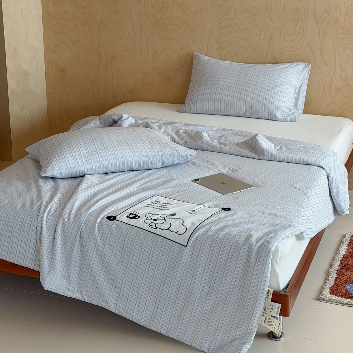 91家纺网 家纺一手货源 找家纺 一加一 2026新款全棉双层纱贴布绣大豆夏被-格格乐园 雾蓝熊语