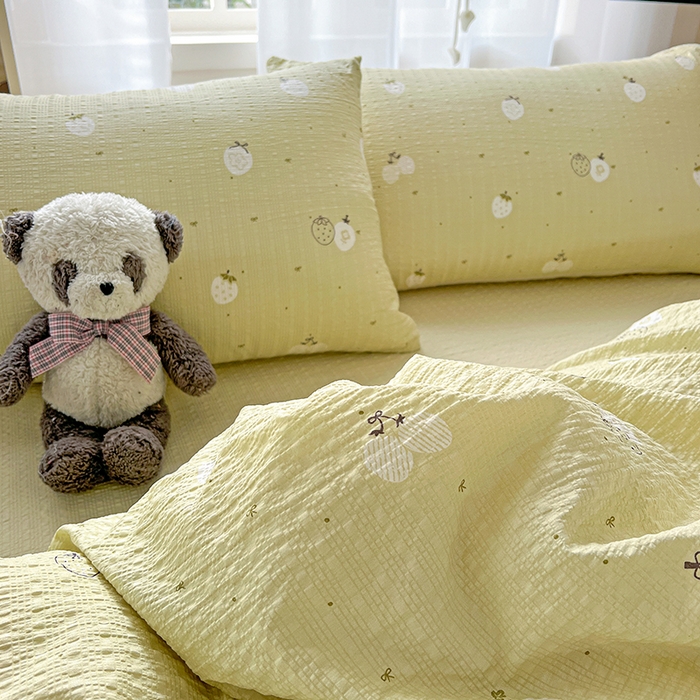 91家纺网 家纺一手货源 找家纺 梦纤绒 2026春夏新款简单款泡芙纱印花四件套 抹茶梅梅