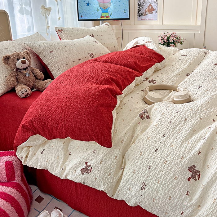 91家纺网 家纺一手货源 找家纺 梦纤绒 2026春夏新款简单款泡芙纱印花四件套 木马甜心