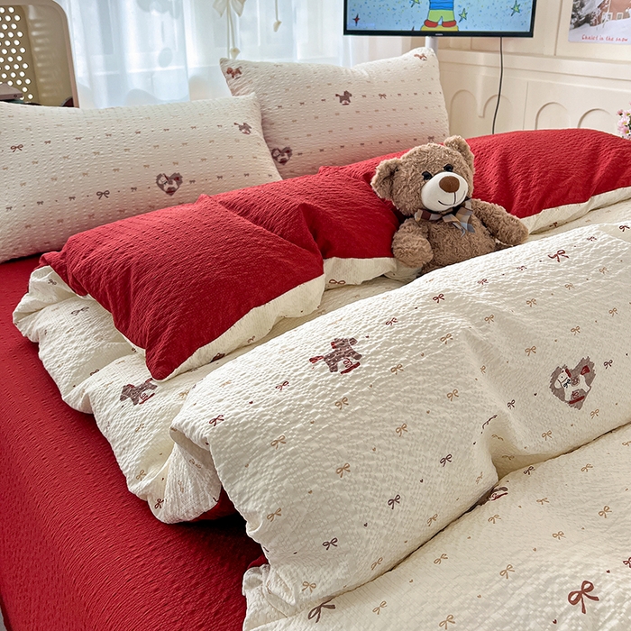 91家纺网 家纺一手货源 找家纺 梦纤绒 2026春夏新款简单款泡芙纱印花四件套 木马甜心