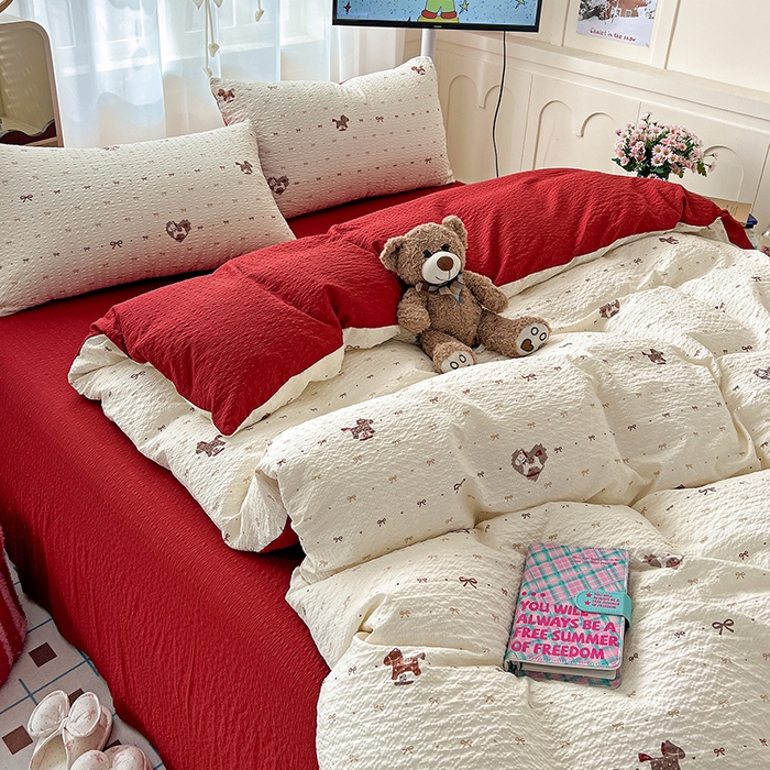 91家纺网 家纺一手货源 找家纺 梦纤绒 2026春夏新款简单款泡芙纱印花四件套 木马甜心