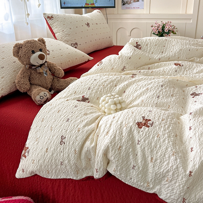 91家纺网 家纺一手货源 找家纺 梦纤绒 2026春夏新款简单款泡芙纱印花四件套 木马甜心