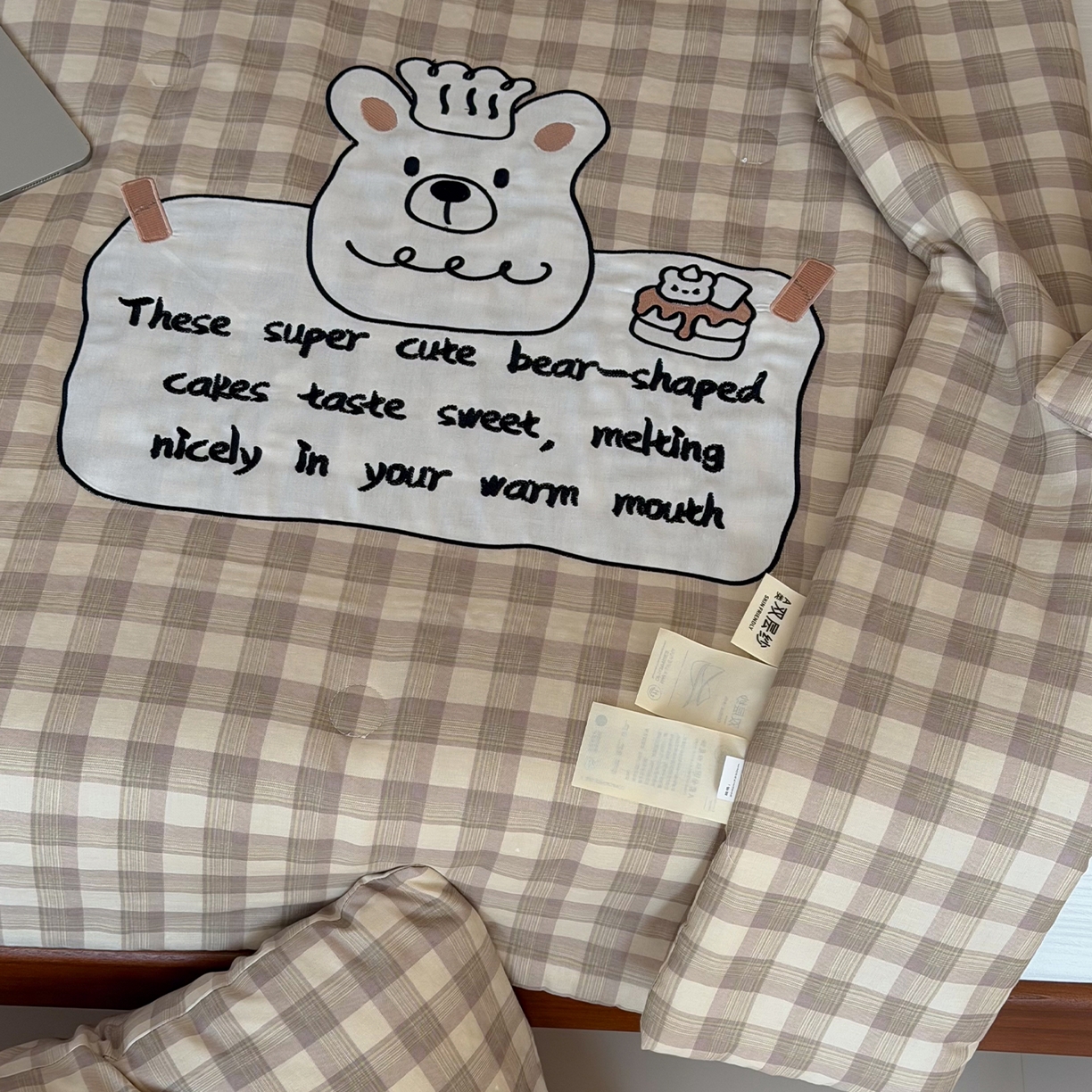 91家纺网 家纺一手货源 找家纺 一加一 2026新款全棉双层纱贴布绣大豆夏被-格格乐园 小熊日记