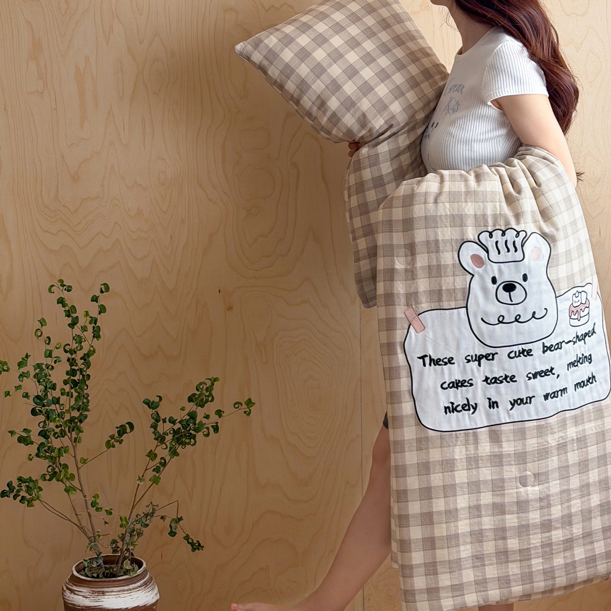 91家纺网 家纺一手货源 找家纺 一加一 2026新款全棉双层纱贴布绣大豆夏被-格格乐园 小熊日记