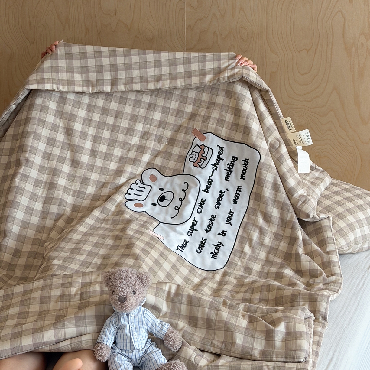 91家纺网 家纺一手货源 找家纺 一加一 2026新款全棉双层纱贴布绣大豆夏被-格格乐园 小熊日记