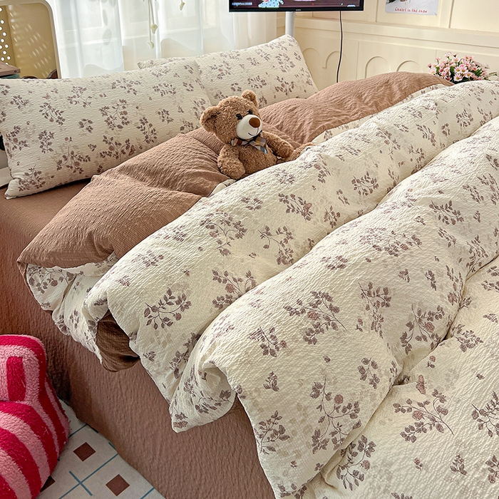 91家纺网 家纺一手货源 找家纺 梦纤绒 2026春夏新款简单款泡芙纱印花四件套 暮秋