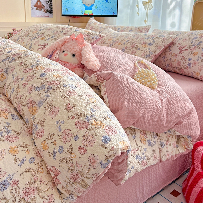 91家纺网 家纺一手货源 找家纺 梦纤绒 2026春夏新款简单款泡芙纱印花四件套 诗意柔