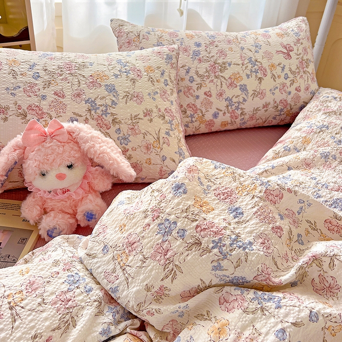 91家纺网 家纺一手货源 找家纺 梦纤绒 2026春夏新款简单款泡芙纱印花四件套 诗意柔