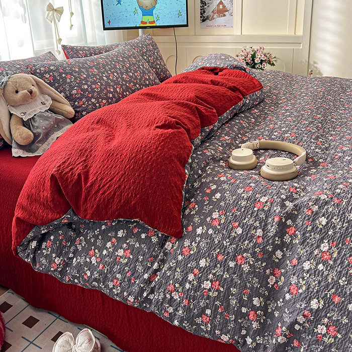 91家纺网 家纺一手货源 找家纺 梦纤绒 2026春夏新款简单款泡芙纱印花四件套 胭花集