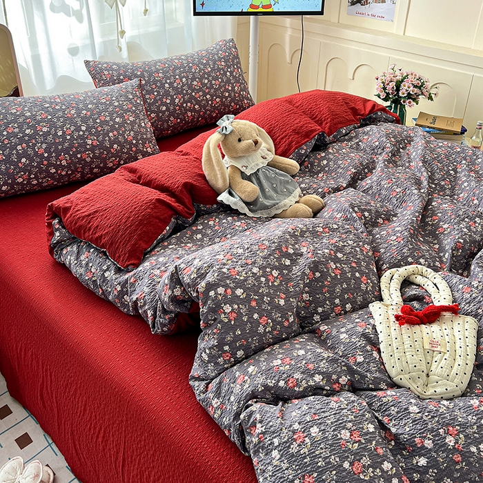 91家纺网 家纺一手货源 找家纺 梦纤绒 2026春夏新款简单款泡芙纱印花四件套 胭花集