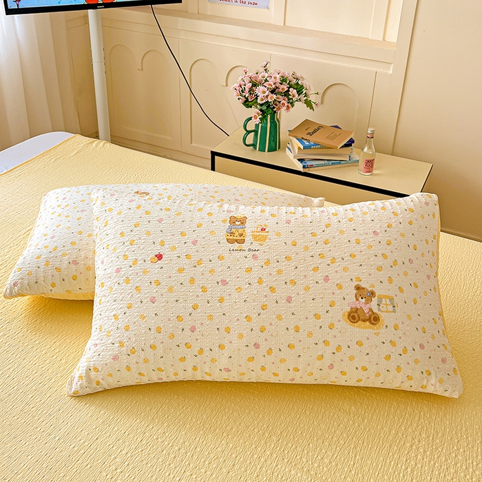 91家纺网 家纺一手货源 找家纺 梦纤绒 2026春夏新款简单款泡芙纱印花四件套 棕熊宝贝