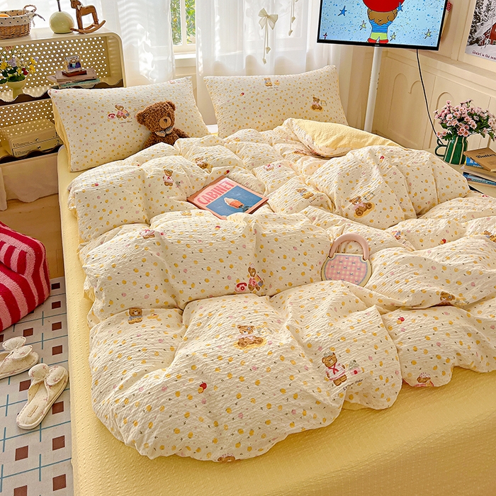 91家纺网 家纺一手货源 找家纺 梦纤绒 2026春夏新款简单款泡芙纱印花四件套 棕熊宝贝