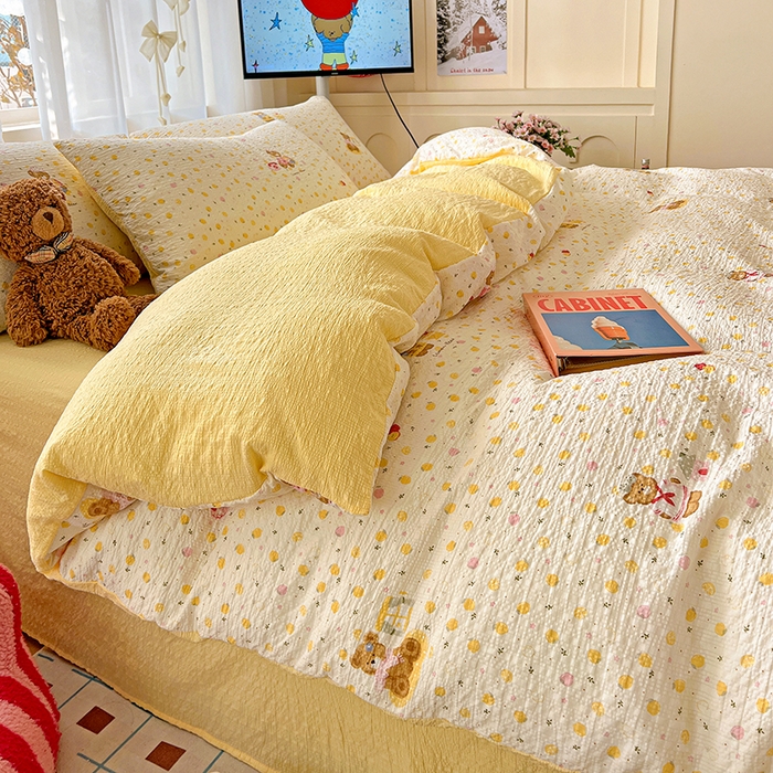 91家纺网 家纺一手货源 找家纺 梦纤绒 2026春夏新款简单款泡芙纱印花四件套 棕熊宝贝