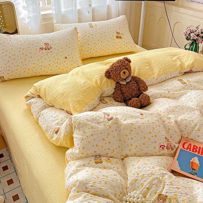 91家纺网 家纺一手货源 找家纺 梦纤绒 2026春夏新款简单款泡芙纱印花四件套 棕熊宝贝