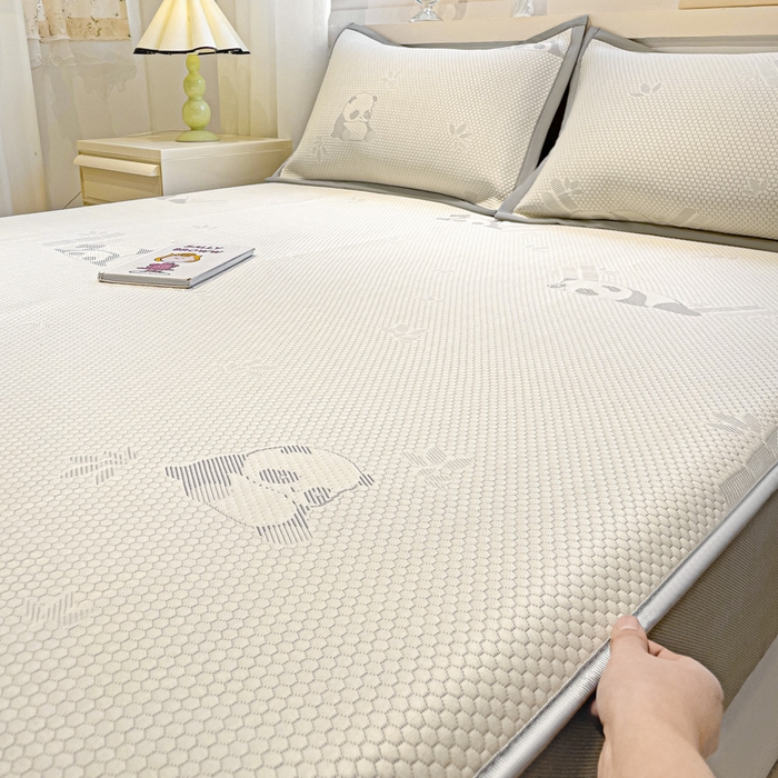 91家纺网 家纺一手货源 找家纺 富馨莱 2026新款PE乙纶高克重冰豆豆席凉感凉席单件席子床笠款支持一件定做尺寸学生宿舍 熊猫嘟嘟-灰