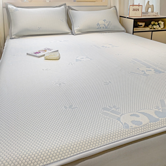 91家纺网 家纺一手货源 找家纺 富馨莱 2026新款PE乙纶高克重冰豆豆席凉感凉席单件席子床笠款支持一件定做尺寸学生宿舍 熊猫嘟嘟-蓝