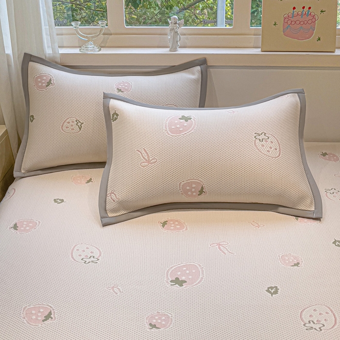 91家纺网 家纺一手货源 找家纺 富馨莱 2026新款PE乙纶高克重冰豆豆席凉感凉席单件席子床笠款支持一件定做尺寸学生宿舍 草莓乐园