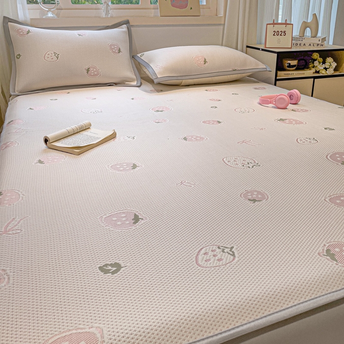 91家纺网 家纺一手货源 找家纺 富馨莱 2026新款PE乙纶高克重冰豆豆席凉感凉席单件席子床笠款支持一件定做尺寸学生宿舍 草莓乐园