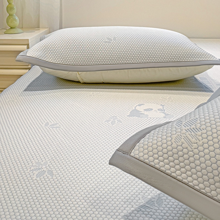 91家纺网 家纺一手货源 找家纺 富馨莱 2026新款PE乙纶高克重冰豆豆席凉感凉席单件席子床笠款支持一件定做尺寸学生宿舍 熊猫嘟嘟-蓝