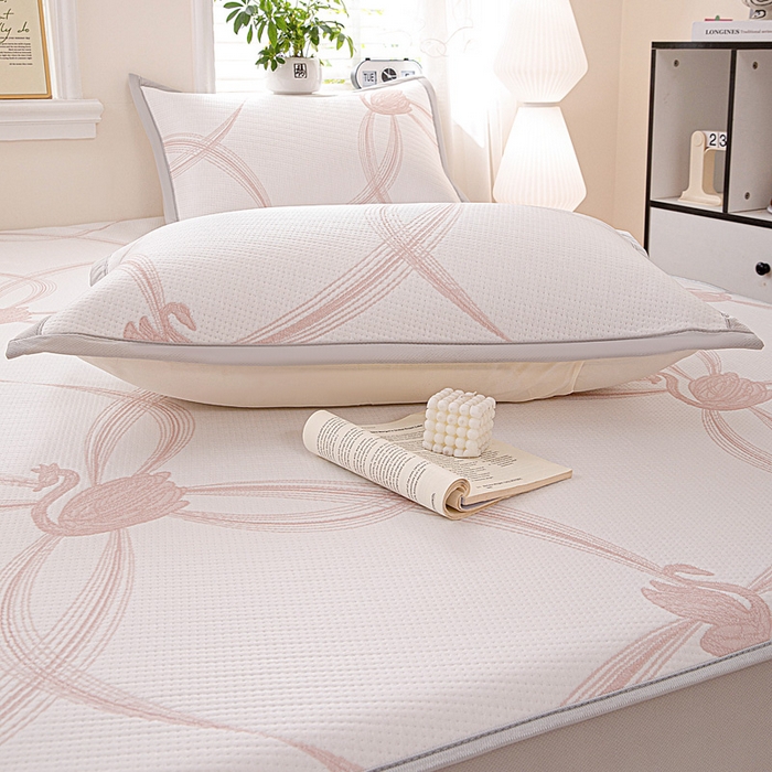 91家纺网 家纺一手货源 找家纺 富馨莱 2026新款PE乙纶高克重冰豆豆席凉感凉席单件席子床笠款支持一件定做尺寸学生宿舍 天鹅-粉