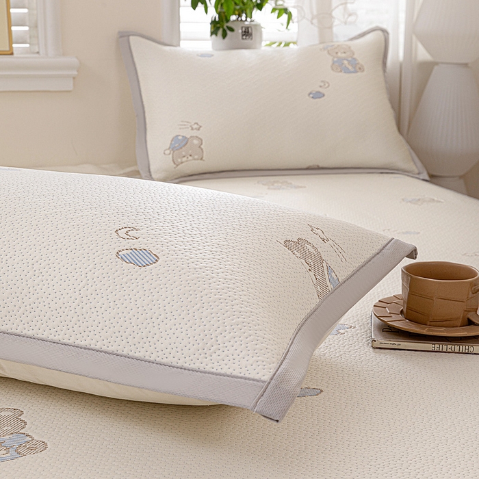 91家纺网 家纺一手货源 找家纺 富馨莱 2026新款PE乙纶高克重冰豆豆席凉感凉席单件席子床笠款支持一件定做尺寸学生宿舍 可爱熊