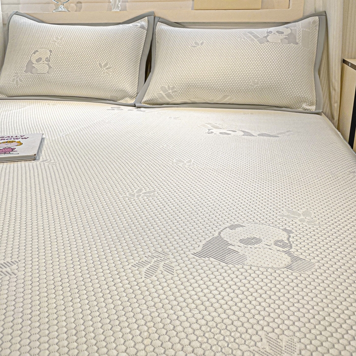 91家纺网 家纺一手货源 找家纺 富馨莱 2026新款PE乙纶高克重冰豆豆席凉感凉席单件席子床笠款支持一件定做尺寸学生宿舍 熊猫嘟嘟-灰