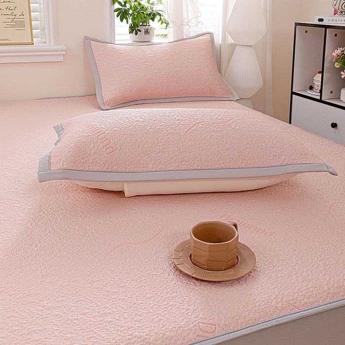 91家纺网 家纺一手货源 找家纺 富馨莱 2026新款PE乙纶高克重冰豆豆席凉感凉席单件席子床笠款支持一件定做尺寸学生宿舍 寻意-粉