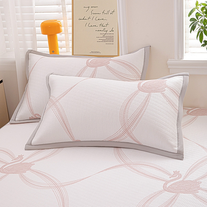 91家纺网 家纺一手货源 找家纺 富馨莱 2026新款PE乙纶高克重冰豆豆席凉感凉席单件席子床笠款支持一件定做尺寸学生宿舍 天鹅-粉