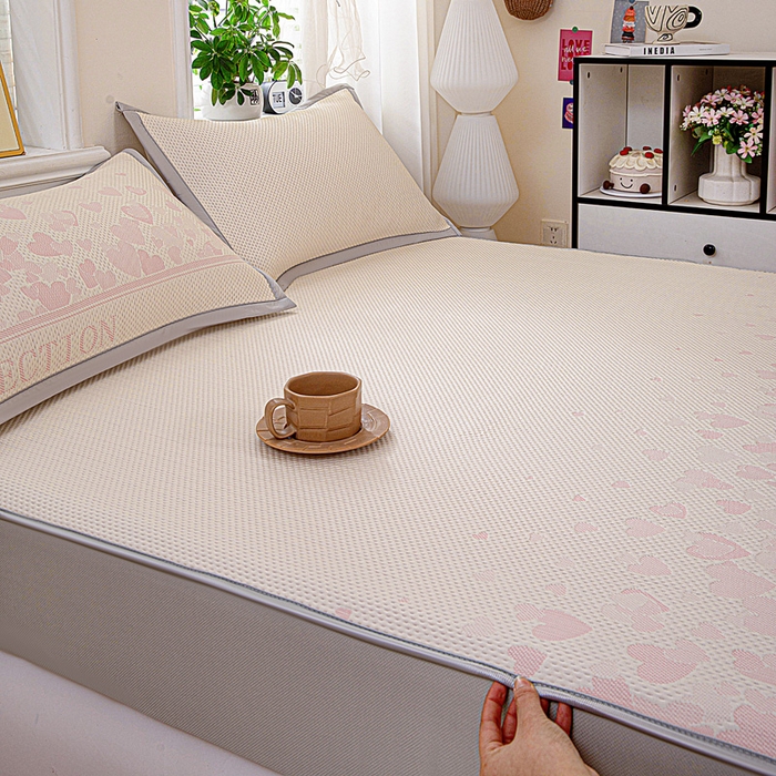 91家纺网 家纺一手货源 找家纺 富馨莱 2026新款PE乙纶高克重冰豆豆席凉感凉席单件席子床笠款支持一件定做尺寸学生宿舍 爱意满满-粉
